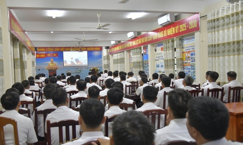 Vùng 4 Hải quân tổ chức tuyên truyền biển, đảo cho hơn 12.000 người