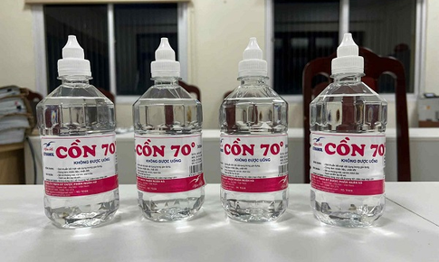 Sử dụng phải cồn y tế giả có thể gây tổn thương thần kinh, mù mắt, tử vong