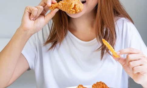 Vì sao ăn thịt gà khiến răng đau lại càng đau thêm?