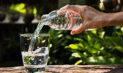 Uống quá nhiều nước có hại không?