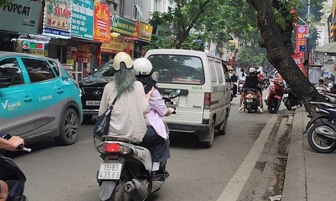 Thiếu quan sát, nhiều tài xế vô tư lái ô tô đi vào đường ngược chiều