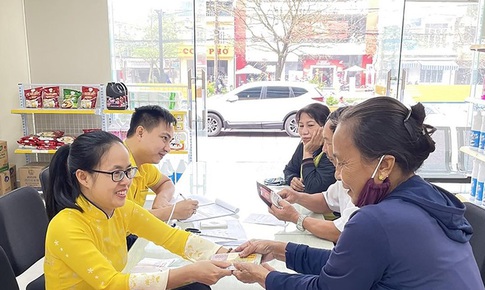 Điều kiện để người không có lương hưu dưới 75 tuổi được hưởng trợ cấp tháng