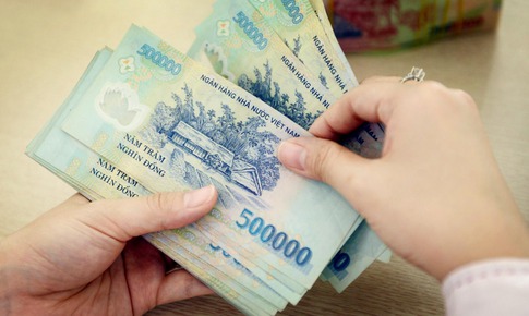 Thủ tướng: Khẩn trương chi trả chế độ, chính sách cho người nghỉ việc sau sắp xếp