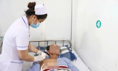 Suýt bị cắt cụt chân do tắc động mạch chủ chậu nặng