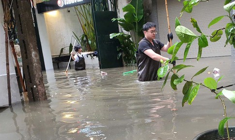 Hàng loạt tuyến phố ở Hà Nội có nguy cơ ngập do mưa lớn sáng nay