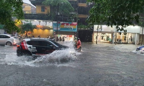 Miền Bắc mưa dông rải rác trước khi bước vào đợt mưa cực lớn