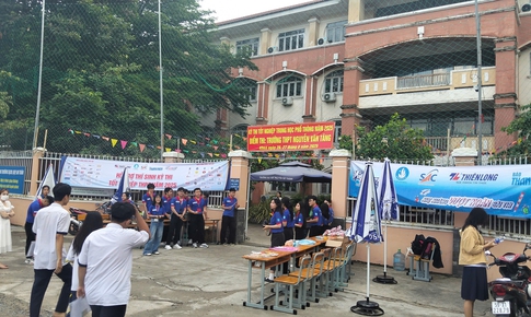 Hàng nghìn sinh viên tham gia 'tiếp sức mùa thi' ở TPHCM