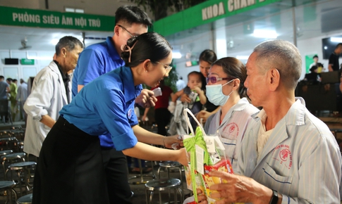 Bệnh viện Đa khoa TP Vinh lan tỏa yêu thương bằng âm nhạc và tri ân