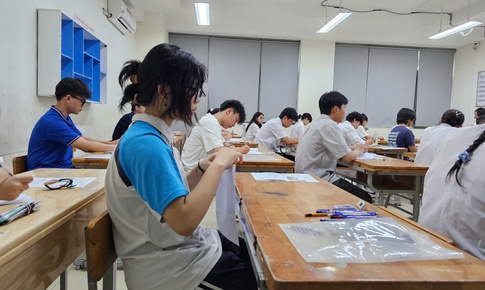 Đề thi tốt nghiệp THPT 2025: Thách thức 'vượt ngưỡng' từ Toán và Tiếng Anh