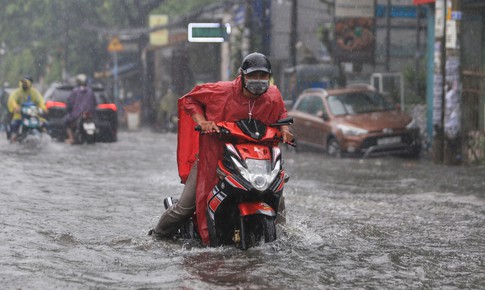 Miền Bắc mưa dông mạnh, có nơi trên 300mm