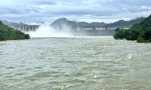 Đóng 1 cửa xả đáy thủy điện Tuyên Quang để đảm bảo an toàn cho hạ du