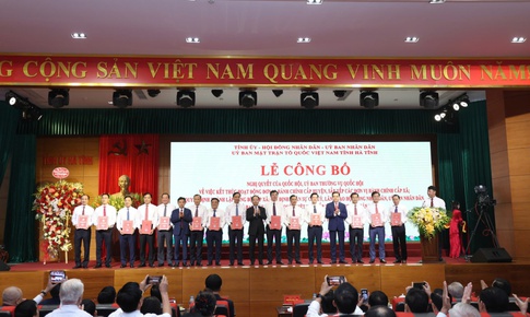 H&#224; Tĩnh c&#244;ng bố c&#225;c quyết định về sắp xếp đơn vị h&#224;nh ch&#237;nh, tổ chức bộ m&#225;y