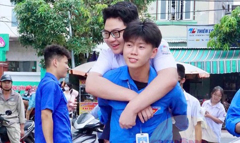 Những h&#236;nh ảnh kh&#243; qu&#234;n tại kỳ thi v&#224;o lớp 10 ở Hải Ph&#242;ng