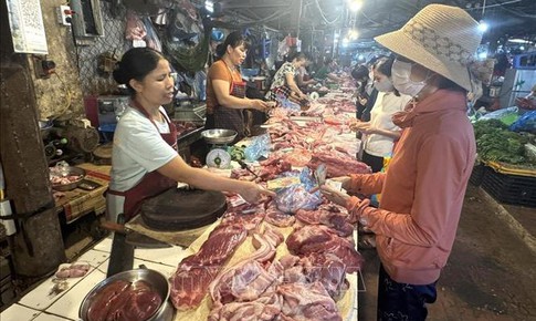 Người tiêu dùng thận trọng nhưng không quay lưng với thịt lợn
