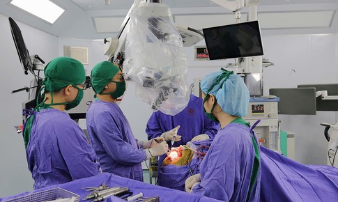 Ca mổ kéo dài hơn 6h, cứu sống bệnh nhân u não nguy kịch