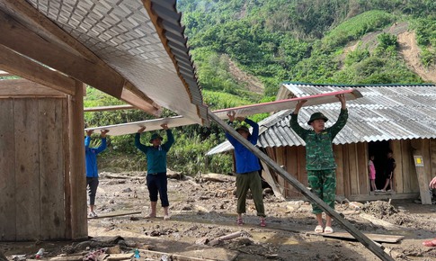 Khắc phúc hậu quả sạt lở, lũ quét ở huyện miền núi Nghệ An