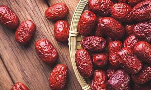 Táo đỏ khô bán tràn lan, nhận diện hàng đúng chuẩn thế nào?