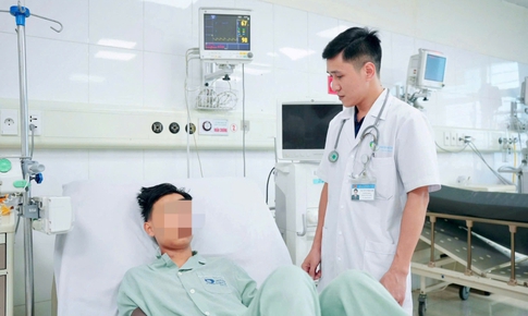 Chạy đua với thời gian cứu nam thanh niên bị thang máy kẹp cổ