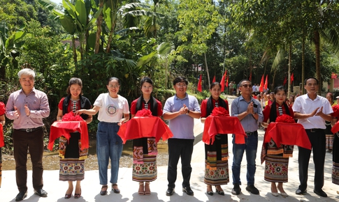 B&#225;o Sức khỏe &amp; Đời sống kh&#225;nh th&#224;nh cầu d&#226;n sinh hỗ trợ bản ngh&#232;o v&#249;ng cao Nghệ An