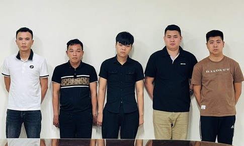 Nh&#243;m tội phạm &#39;biến&#39; người d&#226;n th&#224;nh &#39;kh&#225;ch h&#224;ng ma&#39;, lừa tiền tỷ từ c&#225;c tổ chức t&#237;n dụng