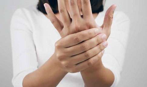 T&#234; tay do hội chứng ống cổ tay cần ph&#225;t hiện sớm