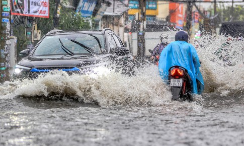 Mưa lớn còn tiếp diễn, bão có thể ảnh hưởng đất liền trong tháng 7