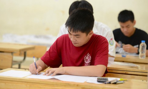 Áp lực lựa chọn môn học lớp 10: Học sinh bối rối, chuyên gia 'chỉ lối'