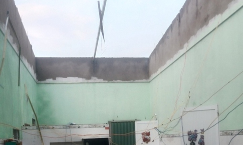 Hàng chục căn nhà ở Lâm Đồng bị tốc mái, trơ lại 4 bức tường