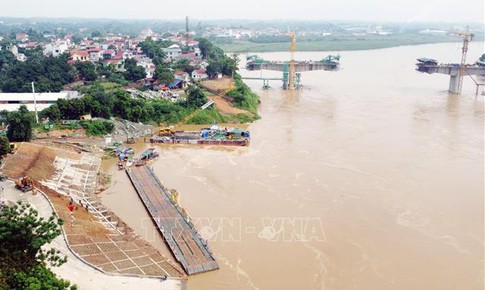 Vận hành lại phà quân sự ở khu vực cầu Phong Châu từ sáng 13/7