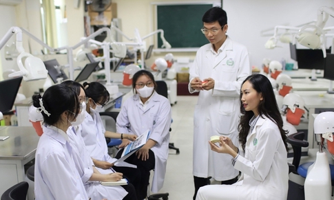 Bác sĩ Ấn Độ đến Đại học Y Dược ở Hà Nội học thạc sĩ y khoa
