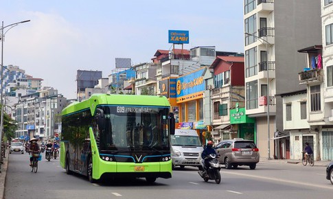 Hà Nội hiện thực hóa mục tiêu chuyển đổi xe xăng và trạm sạc điện ra sao?