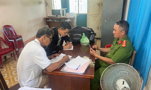 Đà Nẵng: Đi chợ nhặt được túi xách có 150 triệu đồng, người dân nhanh chóng giao nộp Công an để trả lại người đánh rơi