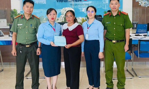 Tuyên Quang: Công an hỗ trợ người dân trả lại 500 triệu đồng tiền chuyển khoản nhầm