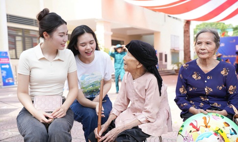 Khám sức khoẻ, cấp phát thuốc miễn phí các gia đình chính sách, hoàn cảnh khó khăn xã đảo Minh Châu