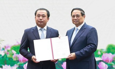 Thủ tướng trao Quyết định giao quyền Bộ trưởng Bộ NN&amp;MT cho &#244;ng Trần Đức Thắng