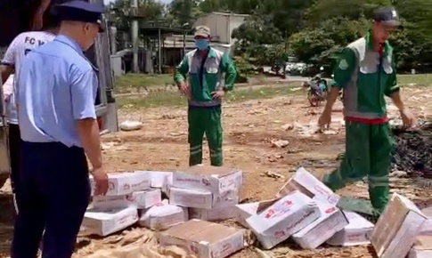 Ti&#234;u hủy 1 tấn ch&#226;n g&#224; kh&#244;ng r&#245; nguồn gốc