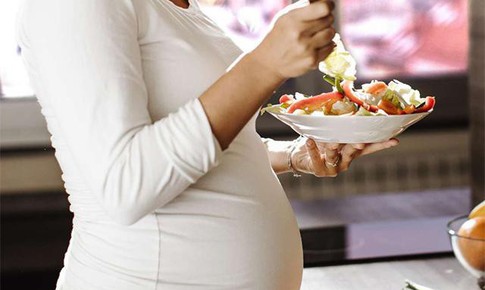 Mẹ bầu không cần 'ăn cho hai người' – ăn đúng cách, đủ vi chất