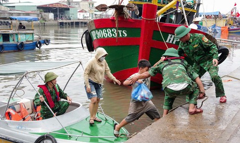 Sơ t&#225;n hơn 12 ngh&#236;n người, 79 ng&#244;i nh&#224; bị tốc m&#225;i, h&#224;ng trăm ha l&#250;a bị ngập do b&#227;o số 3