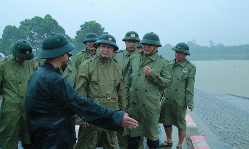 Phó Thủ tướng: Trọng tâm ứng phó lúc này là mưa lớn, cần rà soát kỹ lưỡng vùng nguy cơ sạt lở, lũ ống, lũ quét