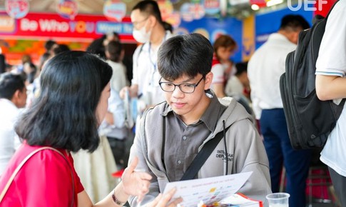 Sĩ tử 'choáng váng' vì thông tin tuyển sinh: Phụ huynh, học sinh kiến nghị lùi lịch