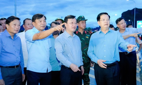 Phó Thủ tướng Mai Văn Chính trực tiếp kiểm tra công tác khắc phục hậu quả mưa lũ tại Nghệ An