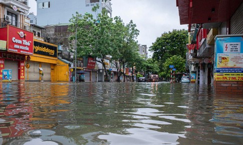 Mưa lớn sẽ khiến h&#224;ng loạt tuyến phố ở H&#224; Nội c&#243; nguy cơ ngập s&#226;u