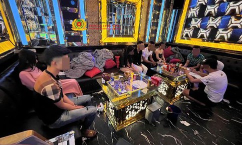 Nhóm nam nữ 'bay lắc' bằng ma túy tại 2 quán karaoke