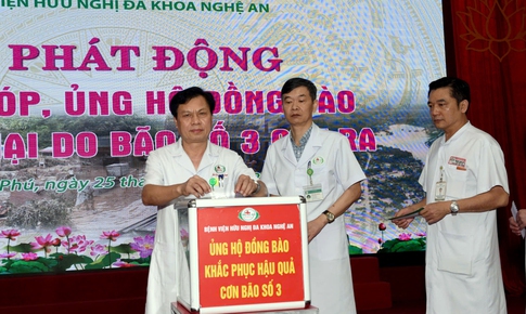 Bệnh viện HNĐK Nghệ An quy&#234;n g&#243;p 350 triệu đồng ủng hộ đồng b&#224;o v&#249;ng cao Nghệ An sau b&#227;o số 3