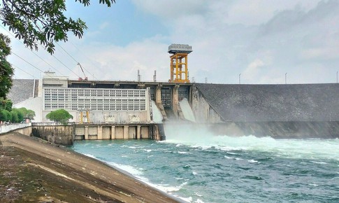 Bộ N&#244;ng nghiệp v&#224; M&#244;i trường chỉ đạo mở khẩn cấp 2 cửa xả hồ thuỷ điện Th&#225;c B&#224;