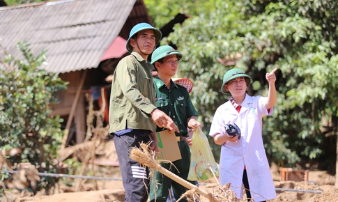 Lũ cuốn nhà đi, không cuốn được trái tim người thầy thuốc