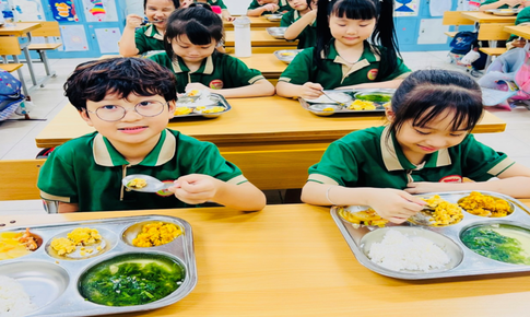 Hà Nội hỗ trợ bữa ăn bán trú, chất lượng và minh bạch là mong mỏi lớn nhất