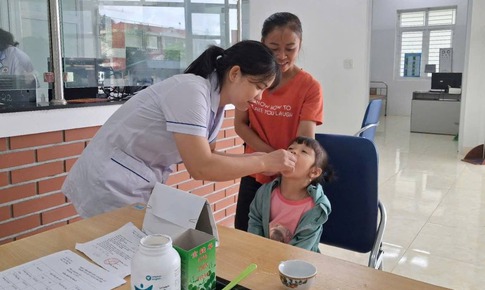 Cao Bằng: Giám sát hỗ trợ Chiến dịch bổ sung Vitamin A kết hợp tẩy giun cho trẻ em tại 6 Trạm Y tế