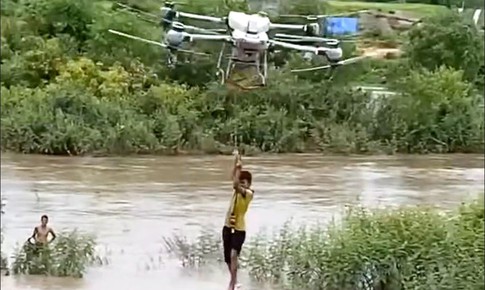 Anh nông dân kể lại phút nghẹt thở điều khiển máy bay không người lái giải cứu 2 cháu nhỏ mắc kẹt
