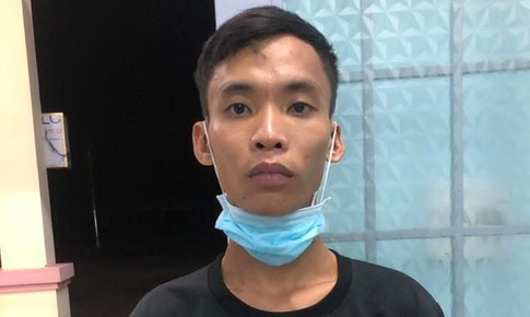 Đang ngồi tâm sự với bạn gái thì bị cướp tấn công